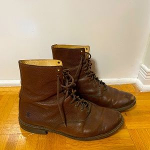 Lace-up brown leather Frye boots size US 8